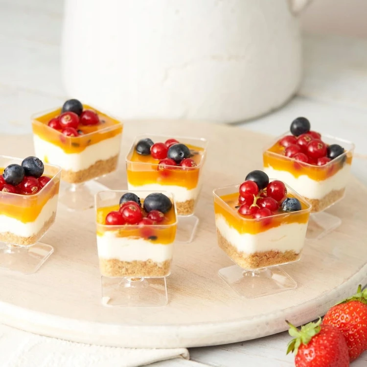 Pucharki do deserów pojemniki kwadrat 60 ml 100 szt. na nóżce nóżka